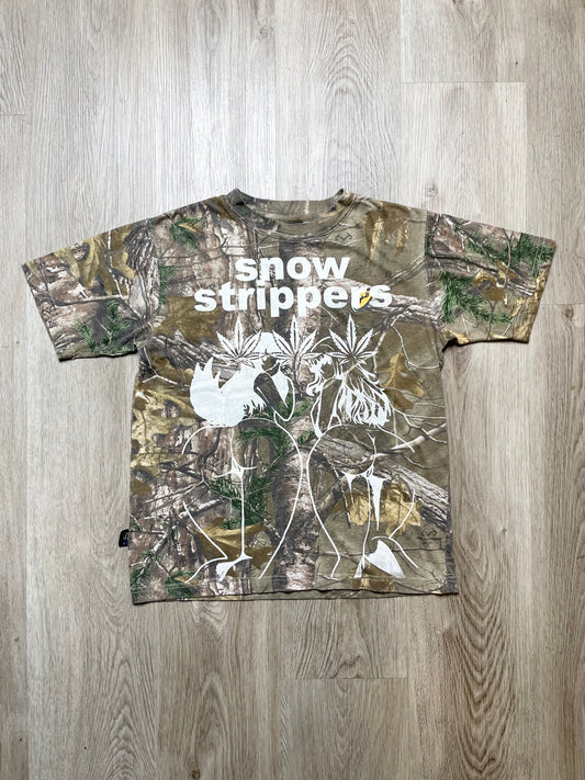 SNOW STRIPPERS CAMO TEE SMALL