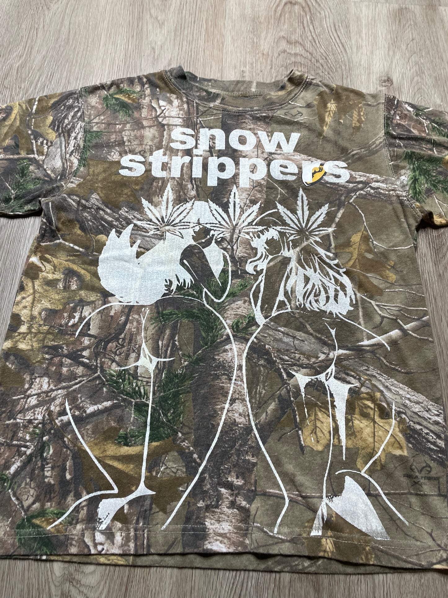 SNOW STRIPPERS CAMO TEE SMALL